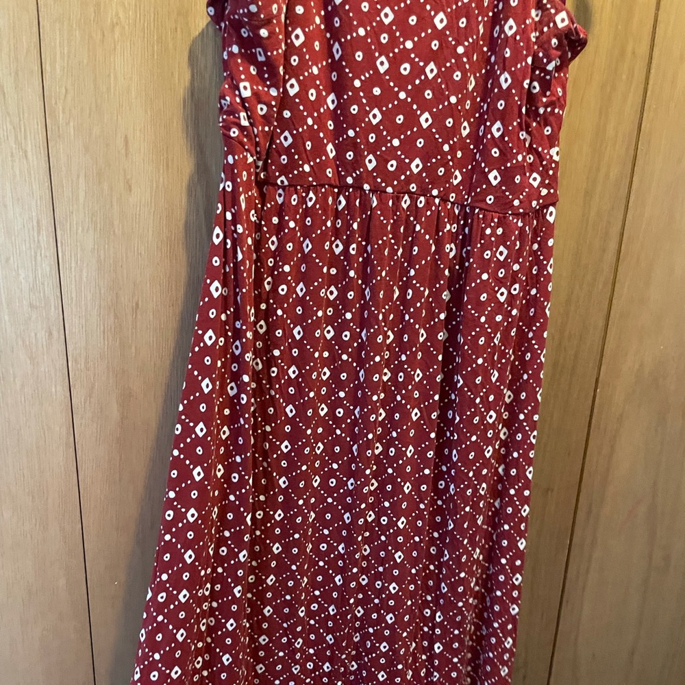 Deep red and white patterned below the knee dress - Picture 4 of 5